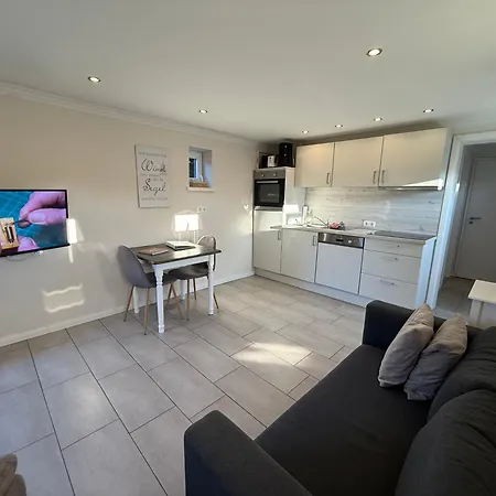 Ferienwohnung „De Peerstall“ Mit Fahrraedern, Husum Husum  Exterior photo