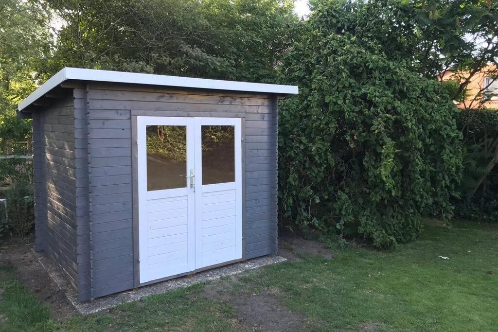 „de Peerstall“ Mit Fahrraedern, Husum